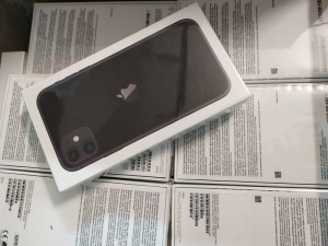 iPhone 11 4/64 GB Czarny (polska dystrybucja)  Fakt. 23% VAT