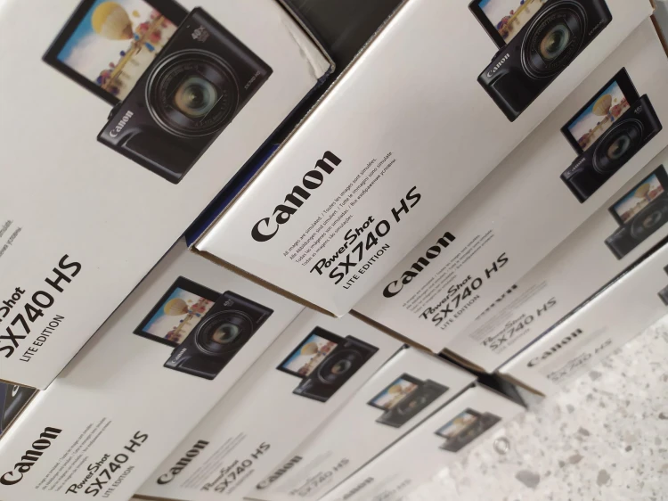 Canon SX740HS (1).jpg